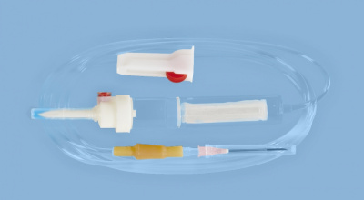 Система для вливаний гемотрансфузионная для крови с пластиковой иглой — 20 шт/уп купить оптом в Кемерово
